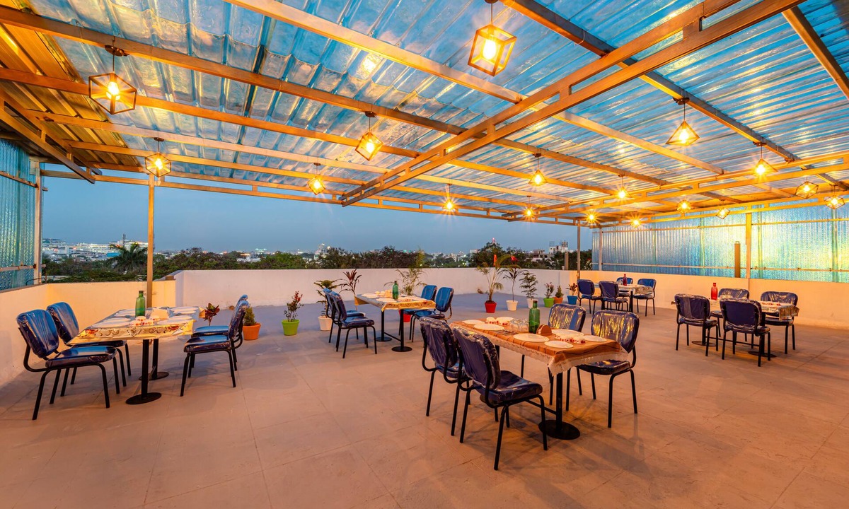 Indore Hotel | Treebo Pure Earth Stay, Vijay Nagar