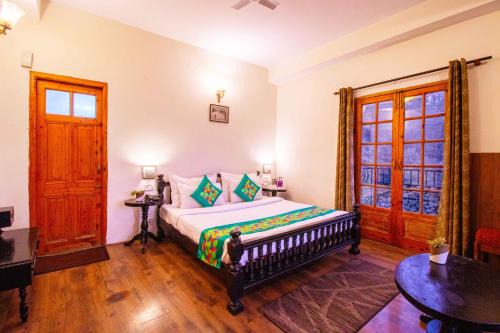 Chhota Shimla Hotel | Treebo The Alpine Heritage Residency