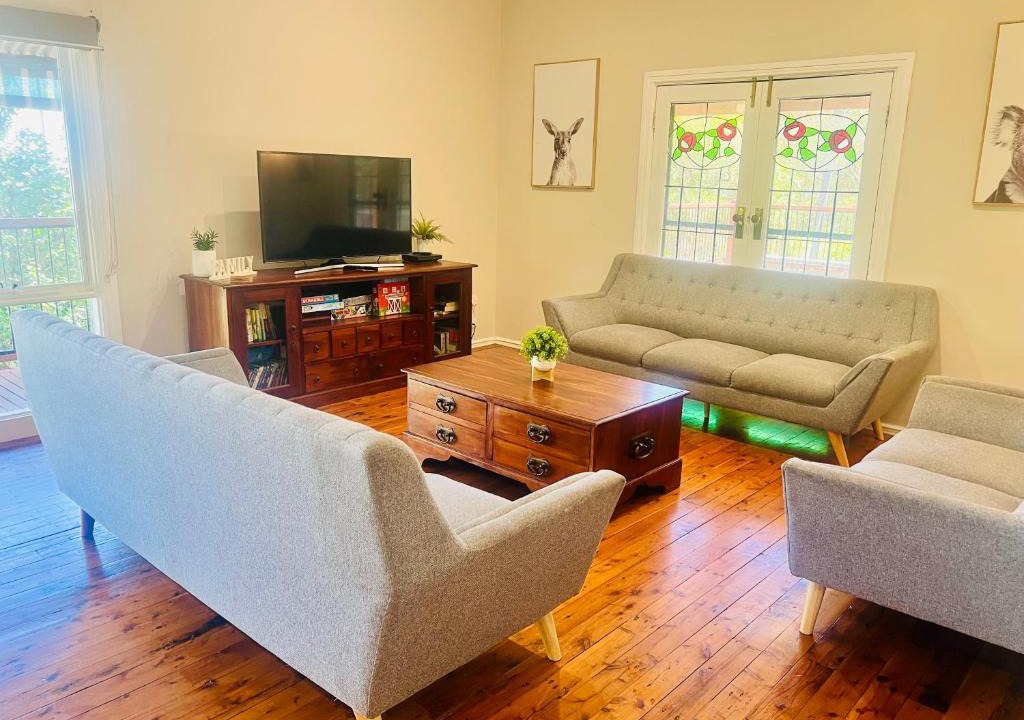 West Albury House | Treetops Escape Albury