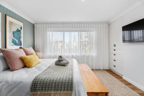 Anna Bay House | Tropical Family Haven Near Beach and Rock Pools