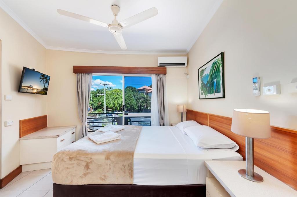 Cairns North Hotel | Tropical Queenslander