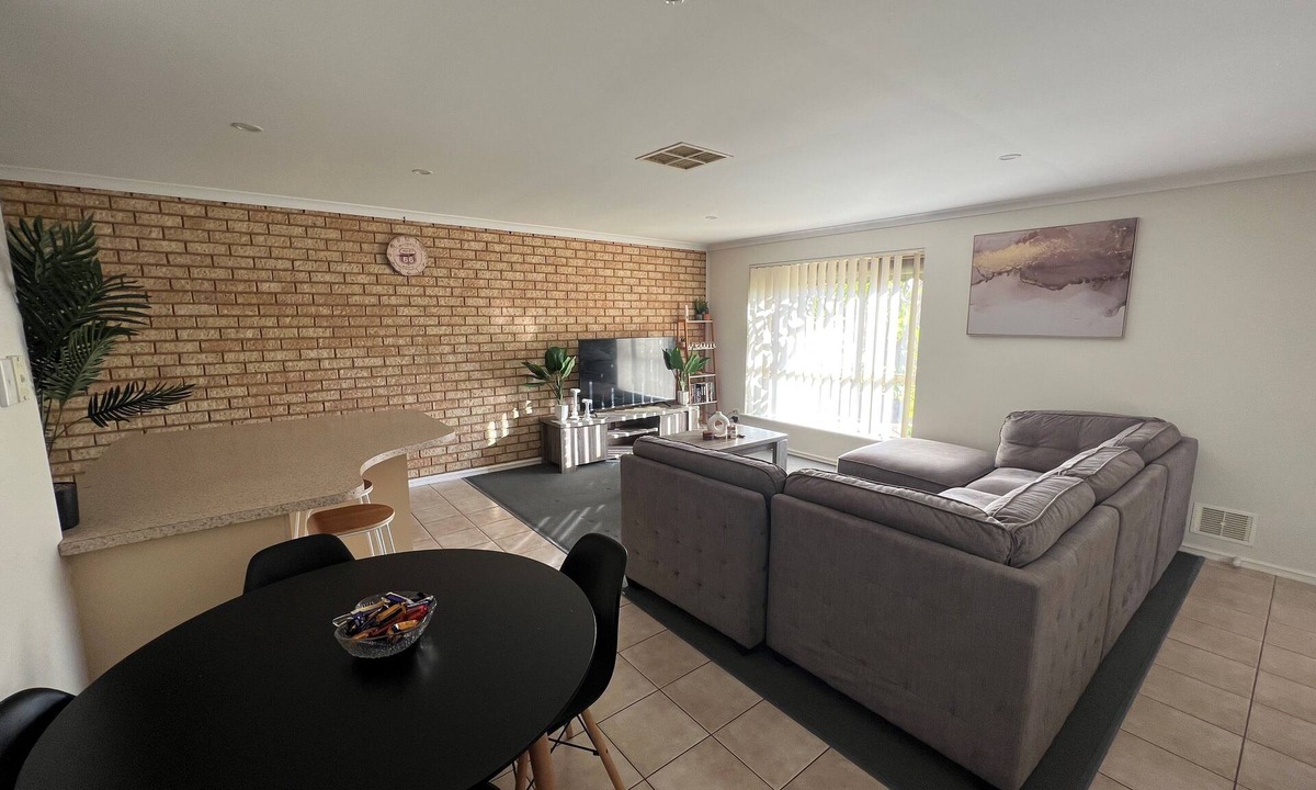 Boulder House | Tupper Retreat - Modern 3 Bedroom 2 bathroom home with ALL amenities!