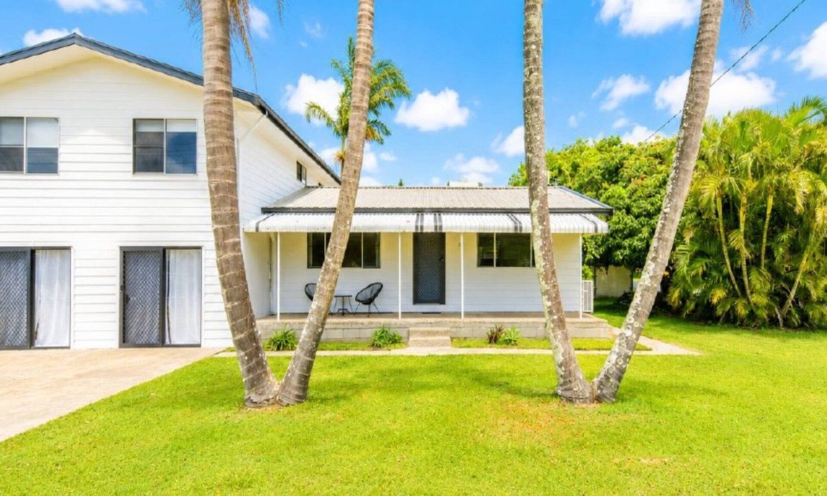 Wooli House | TWIN PALMS RETREAT, TOP NOTCH