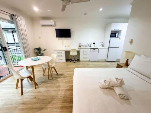 Dolphin Heads Apartment | U222 - The Serenity