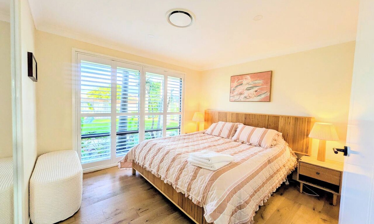 Umina Beach House | Umina beach retreat. Walk to Shore.3BR. Fire pit.Netflix
