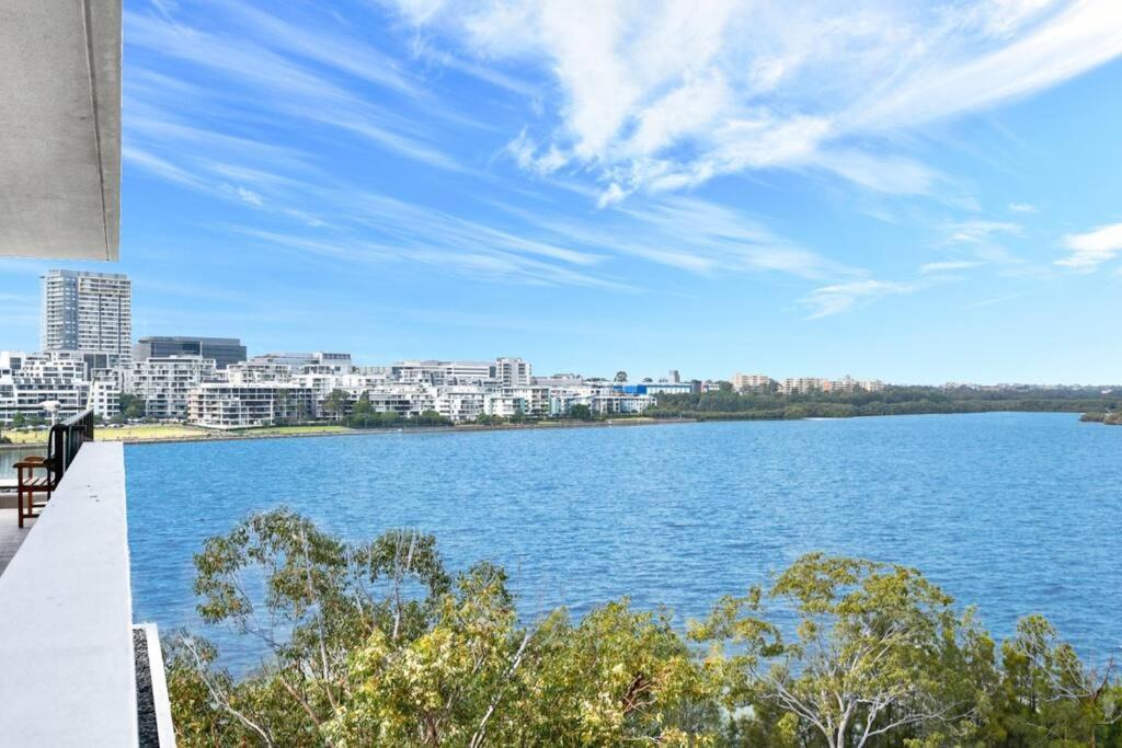 Wentworth Point Apartment | Unbeatable Water View
