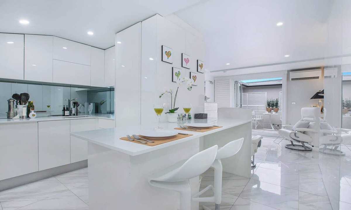 Kirribilli Apartment | Upscale Studio in Kirribilli with private Terrace
