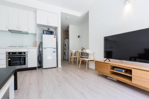 Kings Cross Apartment | Urban Oasis Custom Made for Cosmopolitan Living