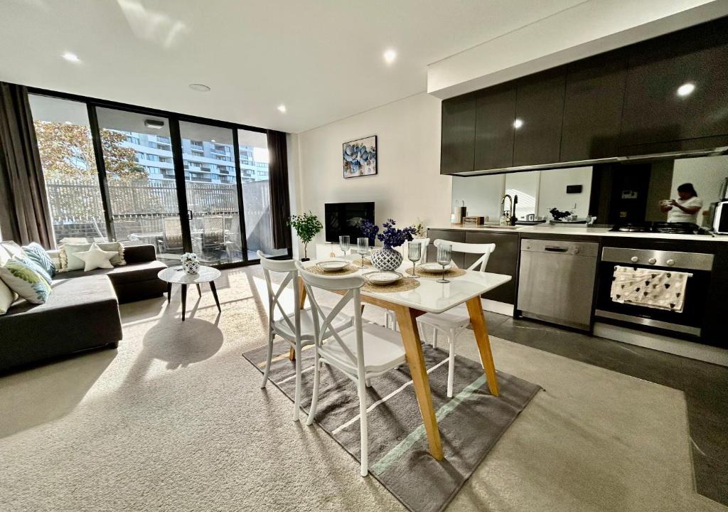 Wentworth Point Apartment | Urban Surf Garden Hideaway