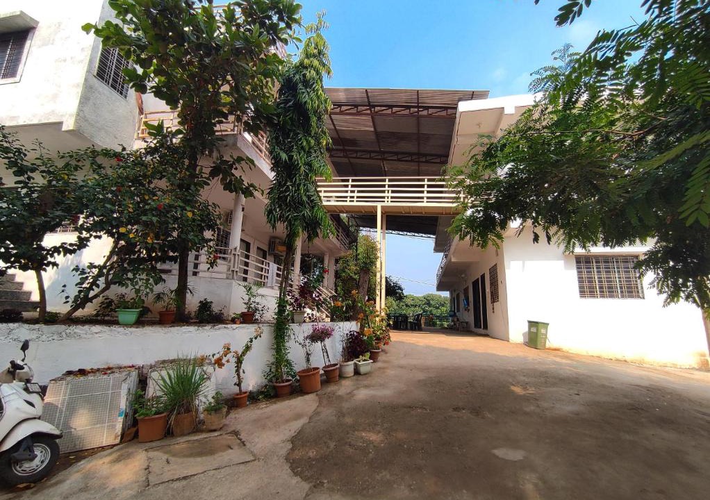 Rajpipla Hotel | V J Farmstay
