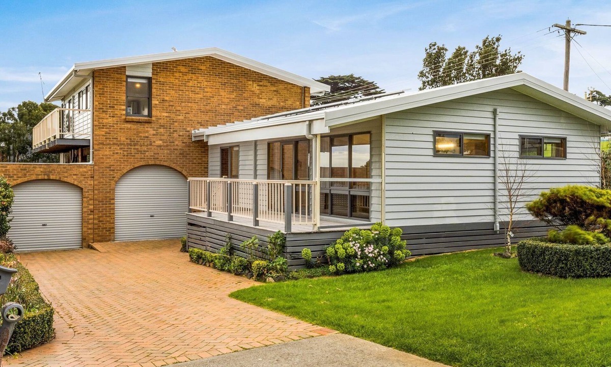 San Remo House | Views on Broadway - Pet friendly 4 bedroom home