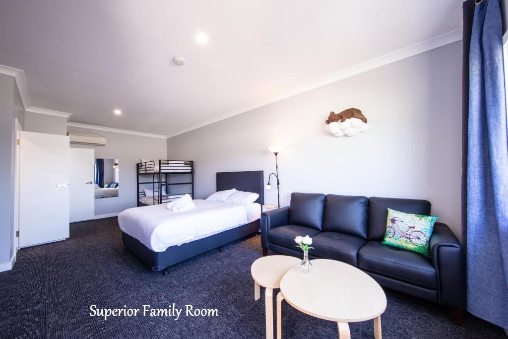 Jindabyne Hotel | Vikas