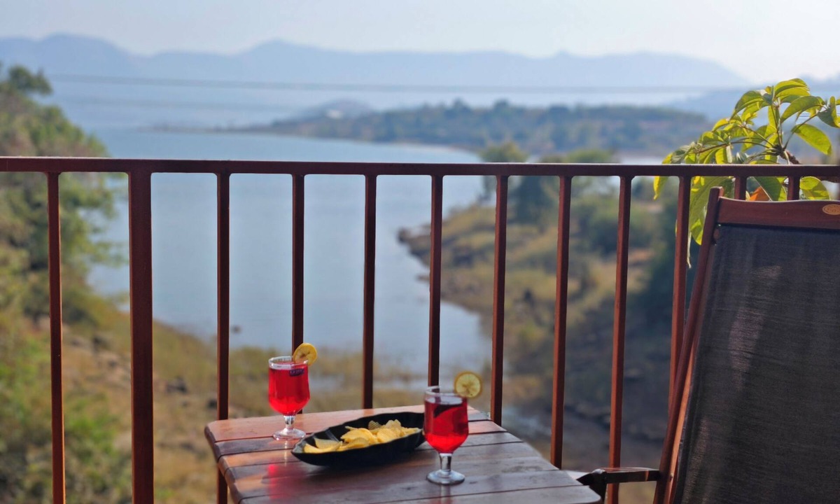 Kadadhe Hotel | Vikas Boat Club & Resort