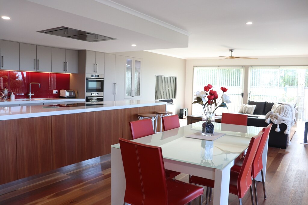 Tura Beach Apartment | "Villa Del Mare" - Luxury Beach Front Apartment
