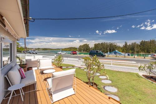 Forster Villa | Villa Lola Lakefront Comfort