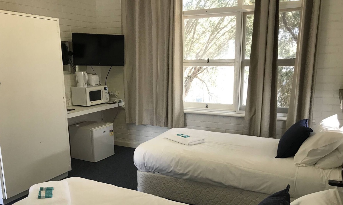 Walpole Hotel | Walpole Hotel Motel