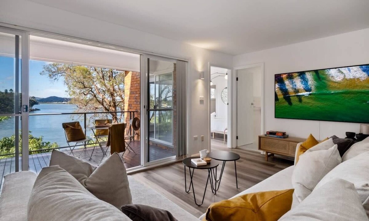 Horsfield Bay House | Water-Front Wonder Near Woy Woy
