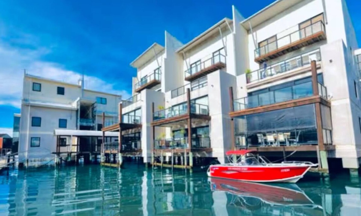 Patterson Lakes Apartment | Waterfront Marina Escape
