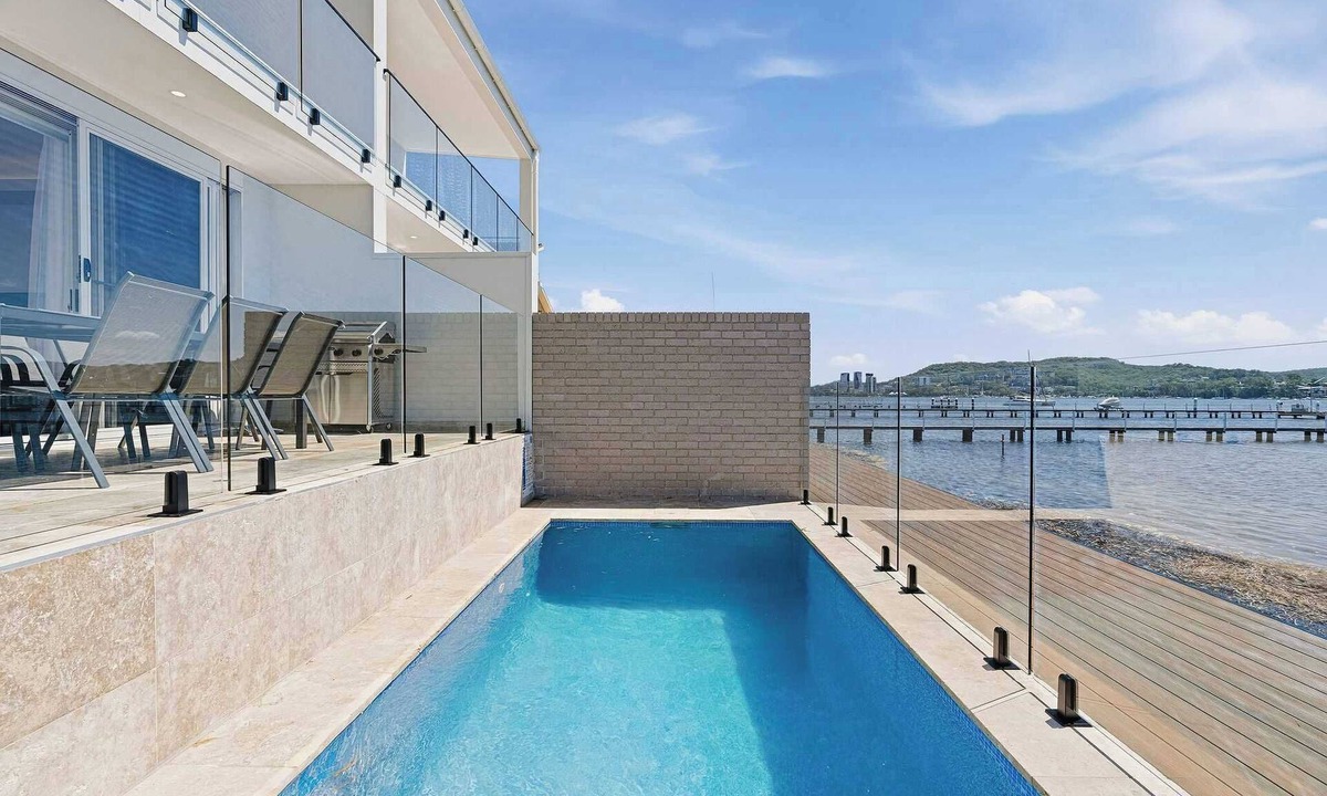 Point Clare House | Waterfront | Pool, Jetty | Sleeps 7