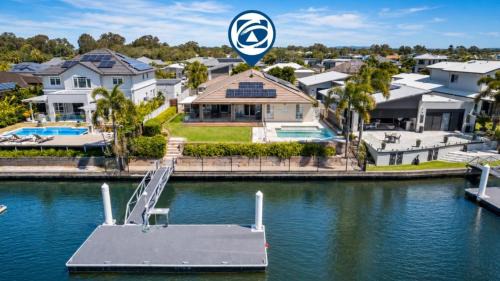 Banksia Beach House | Waters Edge