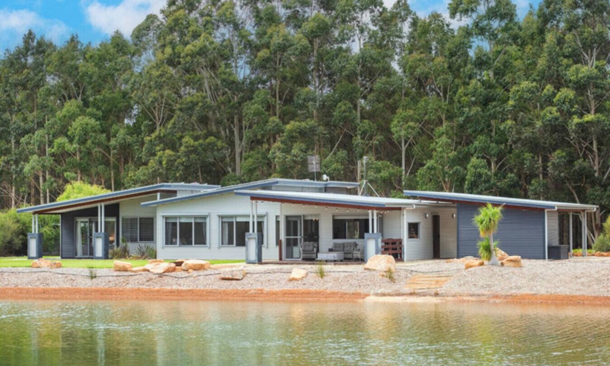 Wilyabrup House | Waterside Wilyabrup | Lake View | Family Friendly
