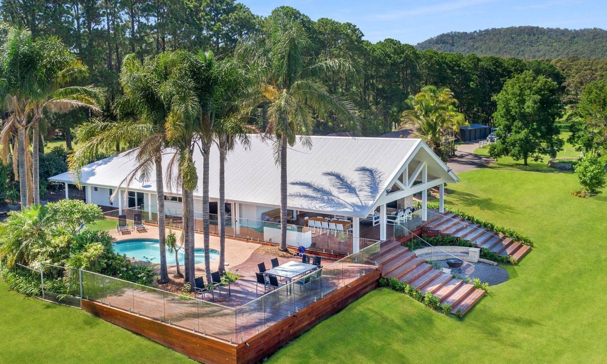 Far Meadow House | Whispering Pines House, Far Meadow, Berry