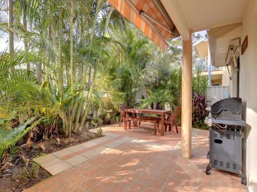 Nelson Bay House | White Horses