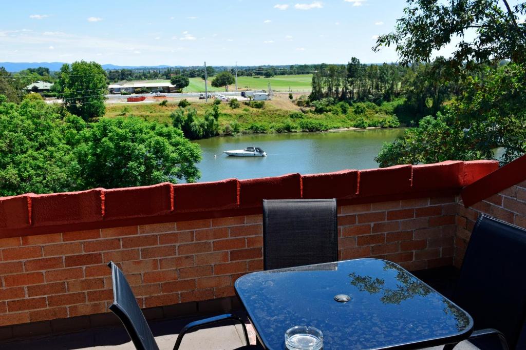 Windsor Hotel | Windsor River View Inn