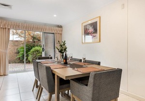 Adelaide Style Accommodation-Close to City-North Adelaide-3 Bdrm- FREE Parking