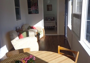 Batehaven Dog Friendly Retro beach cottage