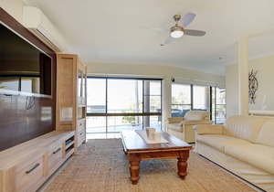 Beachside Manor - beachfront at Sapphire Beach