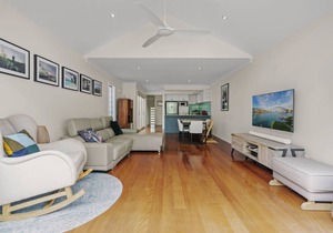 Bright modern home in great location close to City