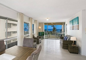 Kooringal Unit 9 Great location on the beach with ocean views