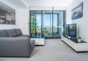 Minimalism Modern Apartment With Water View