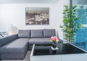 Minimalism Modern Apartment With Water View