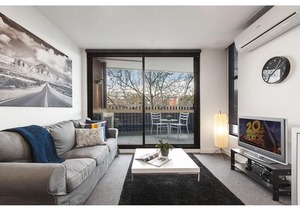 Modern 2 bed apartment in trendy Collingwood