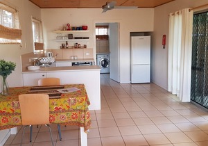 Mudjimba Cottage - pets allowed inside & 300 m to the beach