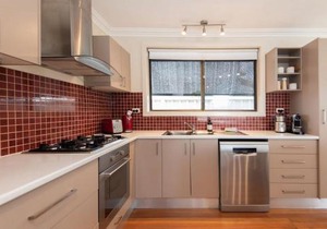 Ocean Views Walk to Malua Beach EV & Pet Friendly