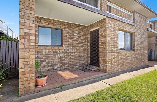 Kianga Apartment | 1/15 Dalmeny Drive, Kianga