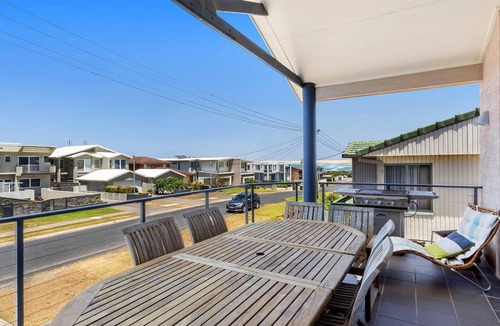 Anna Bay House | 1/32 Ocean Avenue - three bedrooms, three bathrooms, air con, boat parking & water views