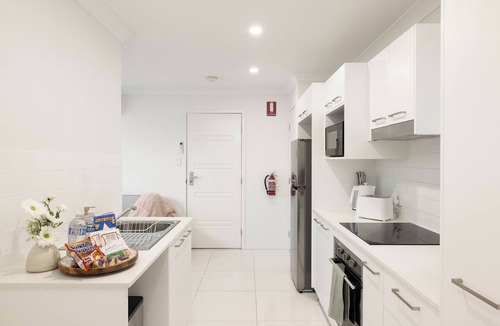 Rocklea Apartment | 1 Bdr Apt w/AC & Kitchen | Parking | 216F1