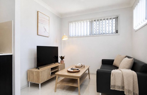 Rocklea Apartment | 1 Bdr Apt w/AC | Kitchen | Parking | 131F1