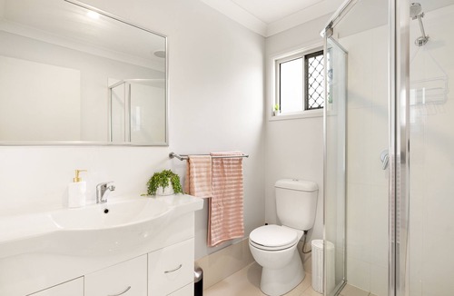 Rocklea Apartment | 1 Bdr Apt w/AC & Kitchen | Parking | 314F1
