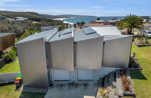 Tura Beach House | 1 The Point - Award winning home
