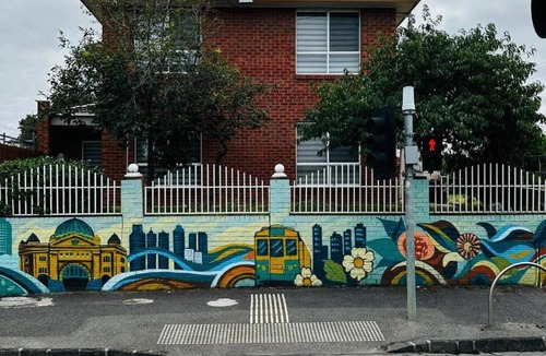 Brunswick East Apartment | 102 Chic Queen BR with Fast WiFi - Walk to Tram Stop 23 - 30 Percent Off