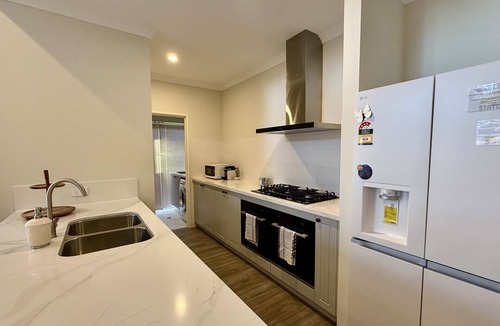 Brabham House | 12 Beautiful Brabham Big Backyard 4BR & Parking