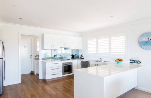 Forster House | 12 Cliff Road - Across from One Mile Beach!