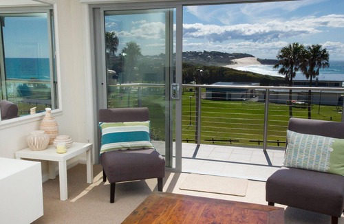 Forster House | 12 Cliff Road - Across from One Mile Beach!