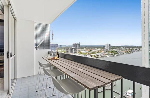 Surfers Paradise Apartment | 12th-Floor Riverfront Retreat Views Walk to Beach