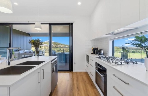 Shell Cove Apartment | 14A Archerfield Dr